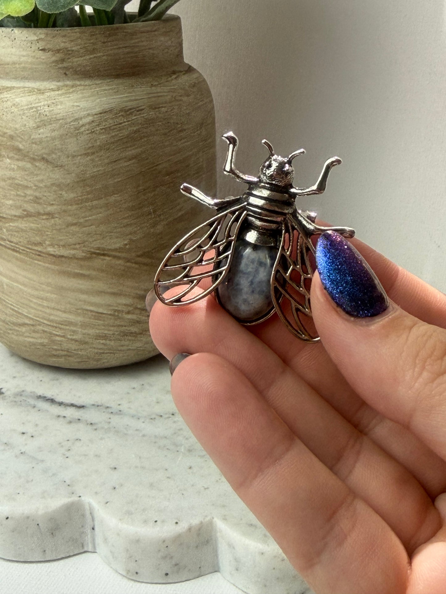Bee Broach Intuitive Pick