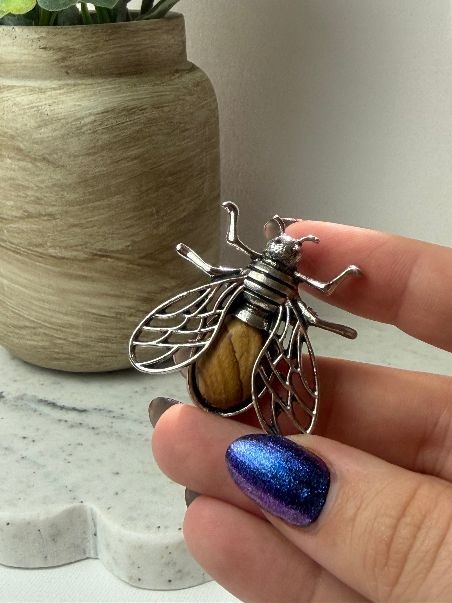 Bee Broach Intuitive Pick