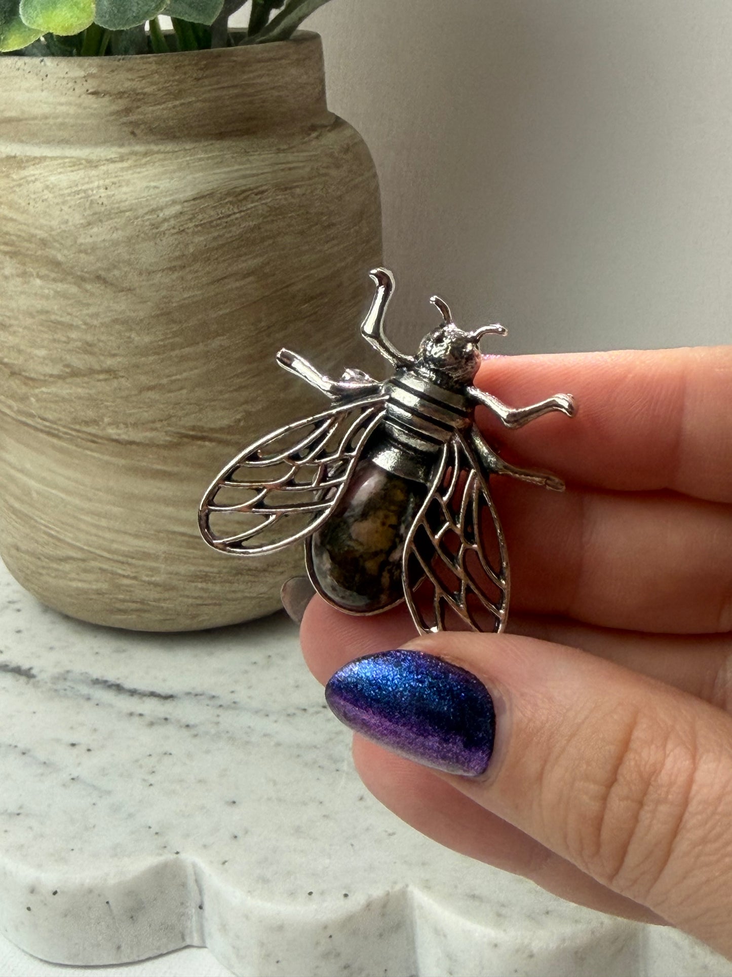 Bee Broach Intuitive Pick
