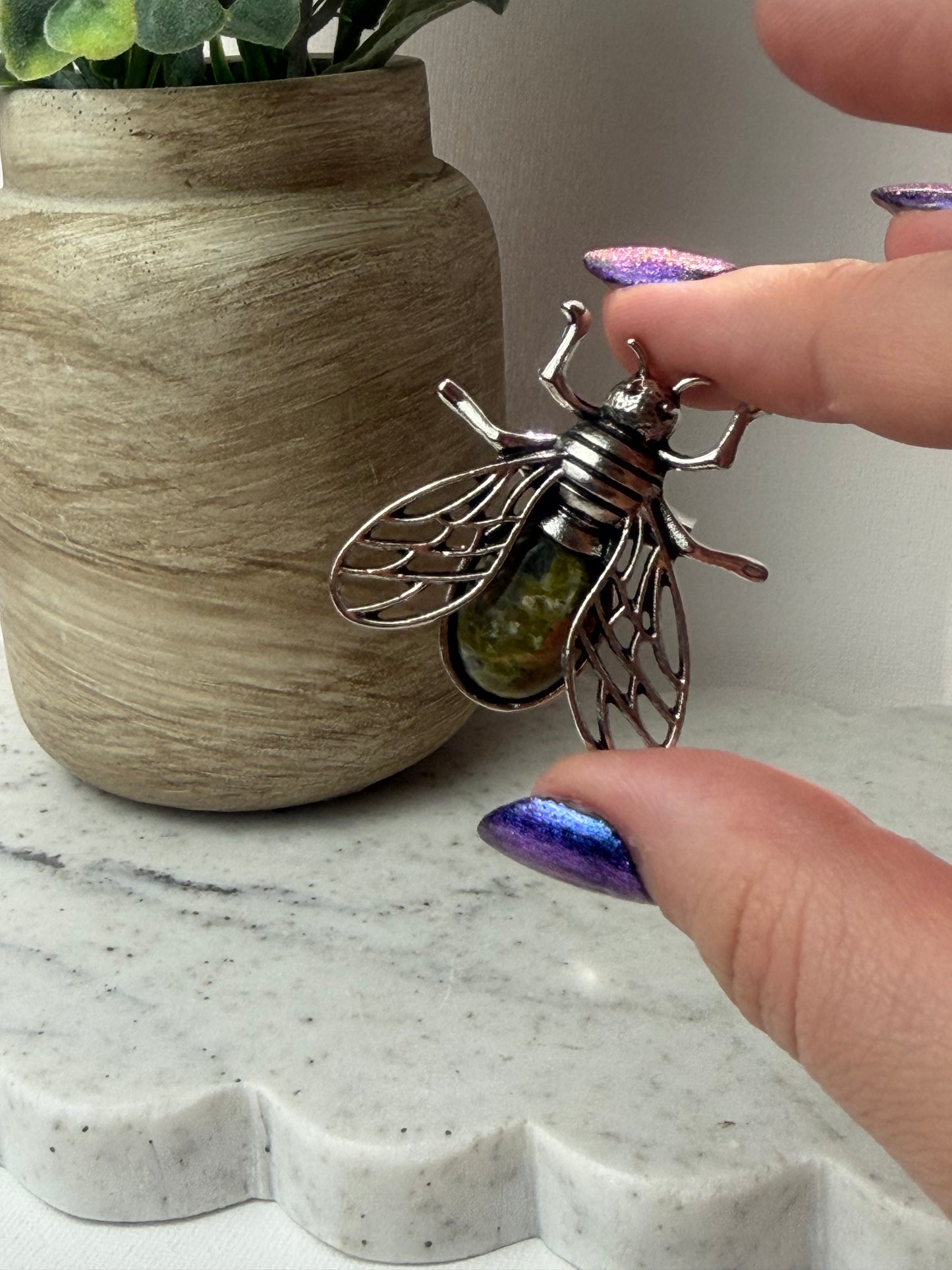 Bee Broach Intuitive Pick