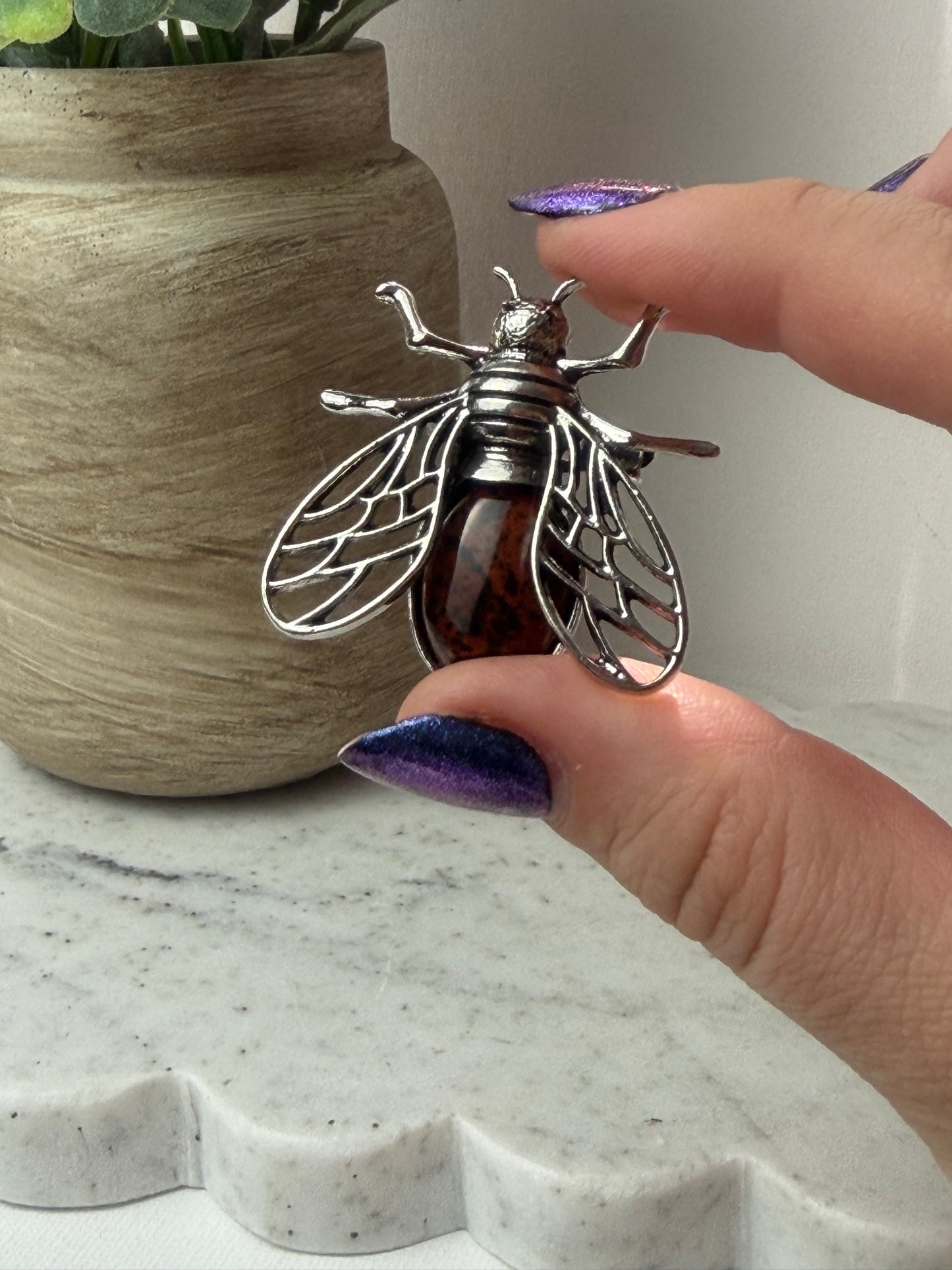 Bee Broach Intuitive Pick