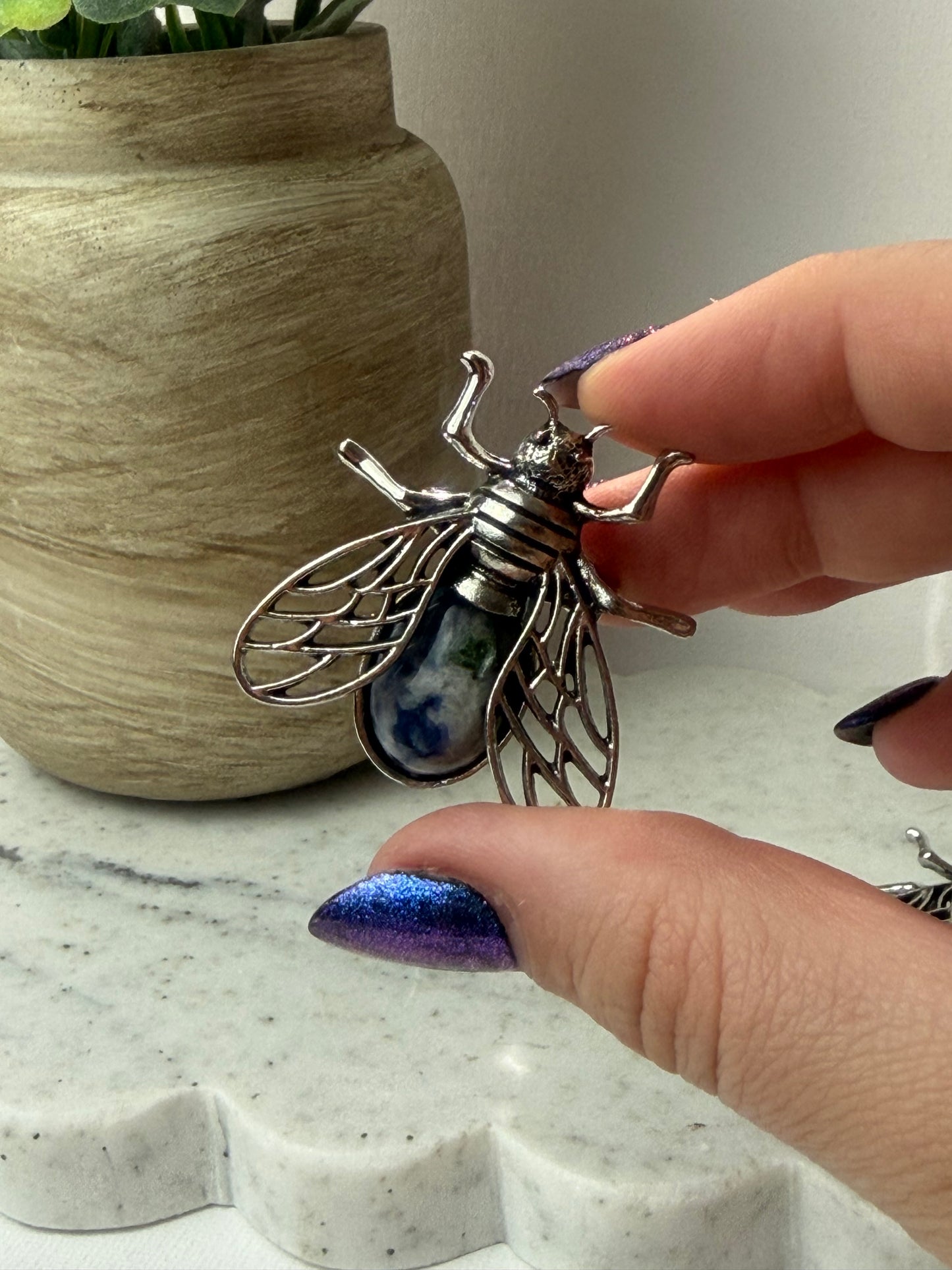 Bee Broach Intuitive Pick
