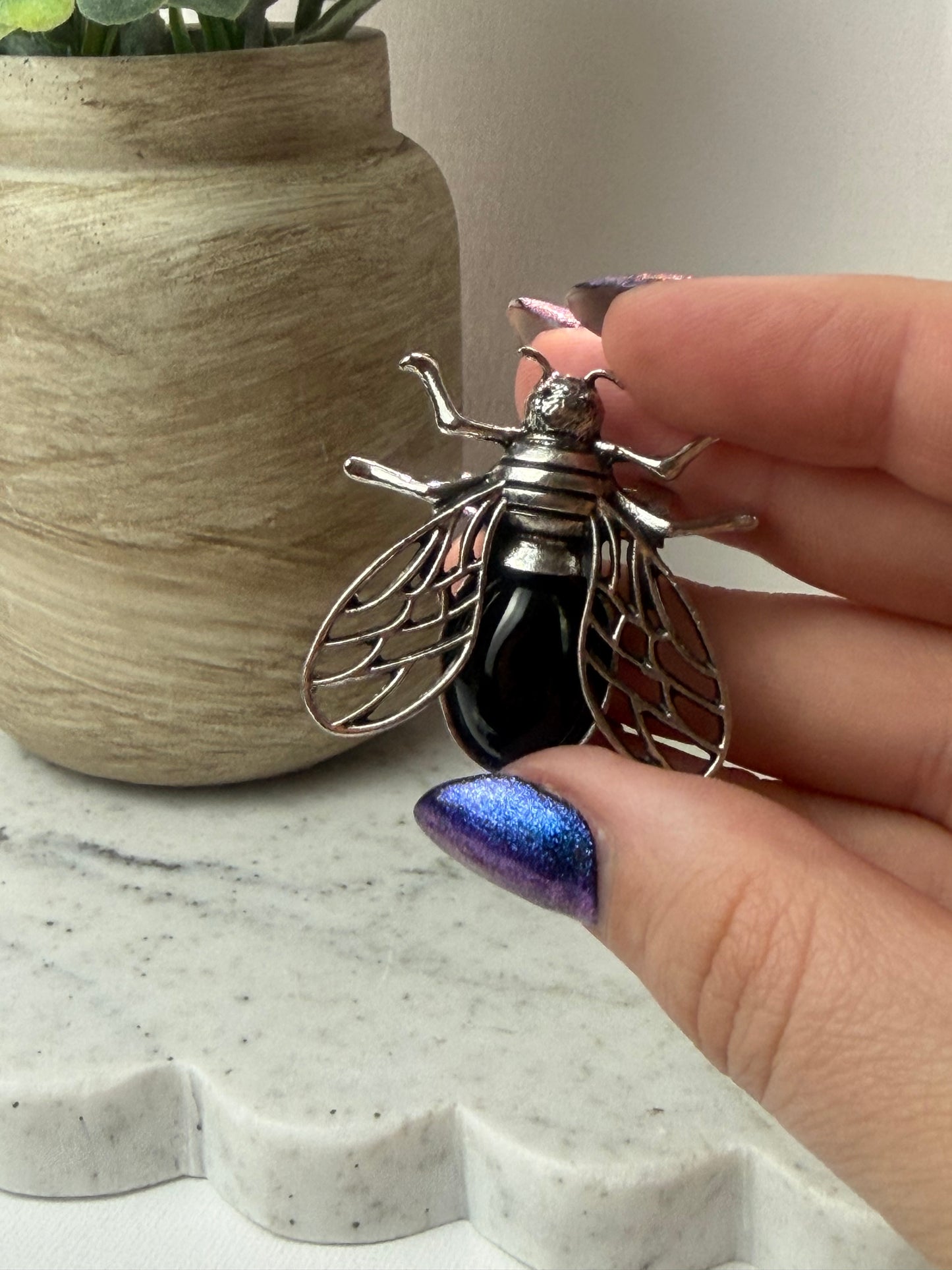 Bee Broach Intuitive Pick